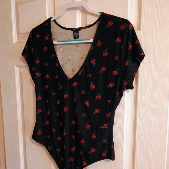 Rue 21 Black Red Rose Womens Bodysuit, XL, V Neck, New - Picture 1 of 4